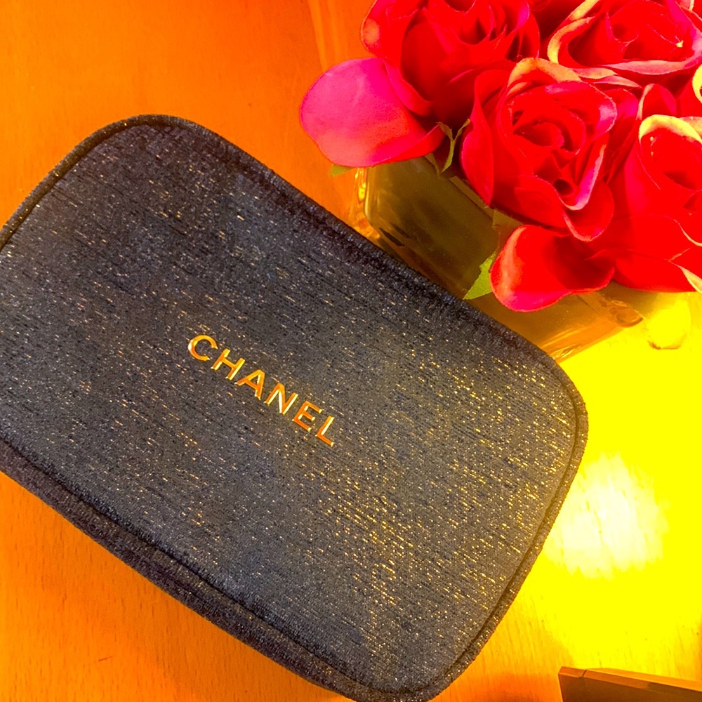 Brand new Chanel makeup bag can easily be converted into a cross-body!